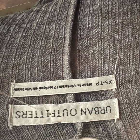 3/$30 🍂 Urban Outfitters Grey Textured Holland Henley Top - Picture 11 of 11